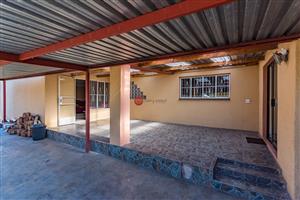 Spacious room with shower and toilet , 