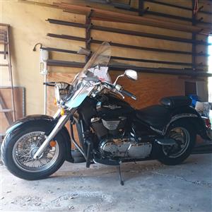 Suzuki Boulevard classic. 2010 reg. 805cc. Shaft drive. 
