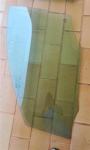 Mercedes A class w169left fr door glass
