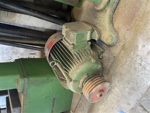 3 PHASE ELECTRIC MOTOR  6 - 9 Kws   975 to 1465 rpm