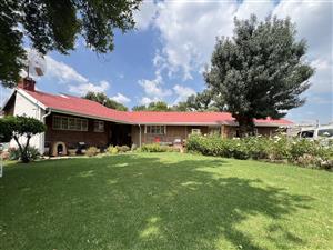 Spacious 6-bedroom home for sale in Irene Park, Klerksdorp—perfect for family living!