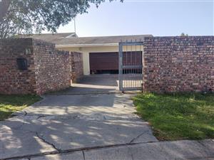 Spacious Family Home with Flatlet & Swimming Pool – Sunnyridge