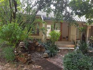 Hurlingham - 2 bedrooms 2 bathrooms house available R12000