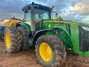 2013 John Deere 8270R