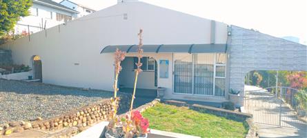Spacious Family Home with Two Flatlets, Expansive Yard in Reservoir Hills