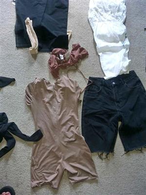 Womens clothes 25 items 