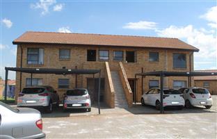 Townhouse For Sale in Riversdale