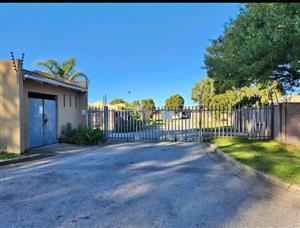 Townhouse to rent in Lorraine