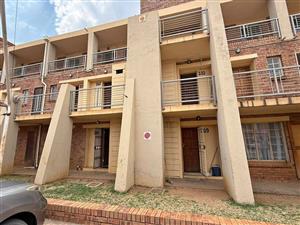 2bedroom flat for sale in park medeow (Orchards) Ground floor with a lockable garage  