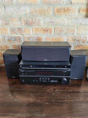 Yamaha RX-V 385 Home Theatre System with 5 Yamaha speakers