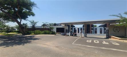 Exquisite, spacious overlooking golf course