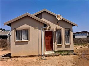 2-Bedroom House with a Big Yard for Sale in Klarinet.