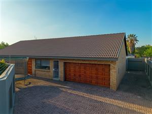 Modern, Move-In Ready Clinker Brick Cluster on a Generous Stand