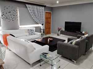 3 bedroom 2 bathroom Bendor