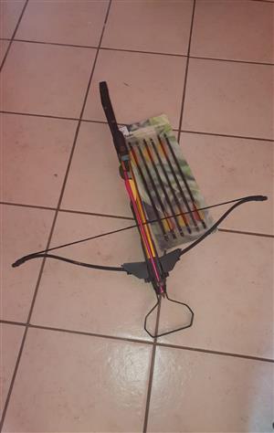 Two-handed hunting crossbow with new/un-used crossbow bolts