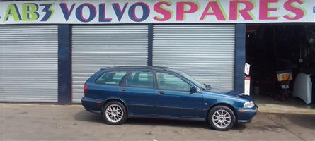 Volvo V40 2l Turbo 2000 stripping for spares