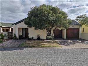 Well-Located Gem in the Sought-After Harbour Area of Stilbaai
