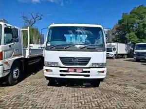 2015 Nissan UD90 Tag-Axle Mass-Dropside Truck