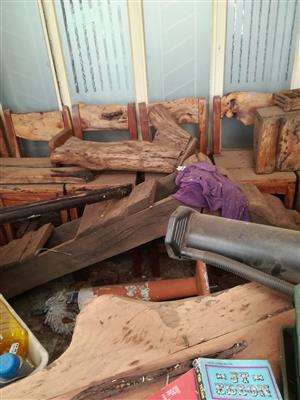 Wood bar for sale R8000.00 call 0713608810 or 0763022573