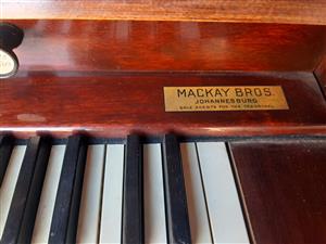 Estey pump organ. Brattleboro. 1910.
