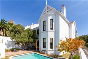 House For Sale in Bantry Bay