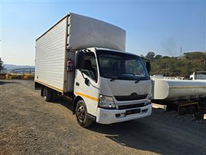 T910- 2018- HINO 300-815 LWB VANBODY TRUCK