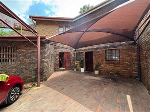 Townhouse For Sale in Bramley Park