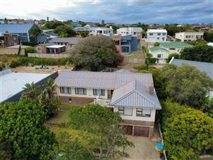 House For Sale in Still Bay West