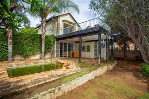 Cluster For Sale in Fourways