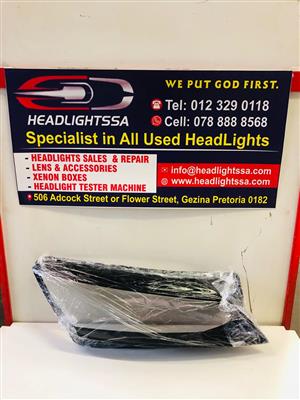 Audi TT right side headlight replacement lens 