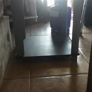 2 coffee tables 