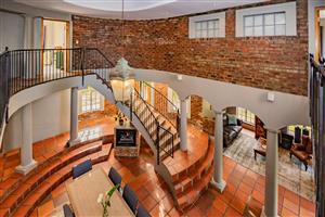 HOT PROPERTY! 5 EN-SUITES, FLAT & SO MUCH MORE!