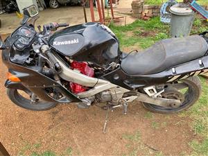 Kawasaki ZZR 600 stripping for spares. Meyerton bike scrapyard new and secondhand spares.