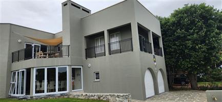 Modern 3 Bedroom House to rent in Kleinmond
