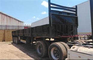 Triaxle dropside trailer