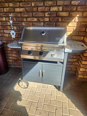 Gas braai with 9kg gas bottle for sale