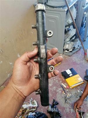 FORD RANGER 2.2 DIESEL FUEL PRESSURE RAIL WITH SENSOR WORKING CONDITION