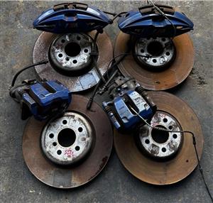 BMW 5 Series G30 G31 M Sport Front Brake Caliper Set Discs 348mm 530e OEM 2018