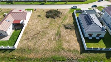 The perfect canvas to build your own home!!