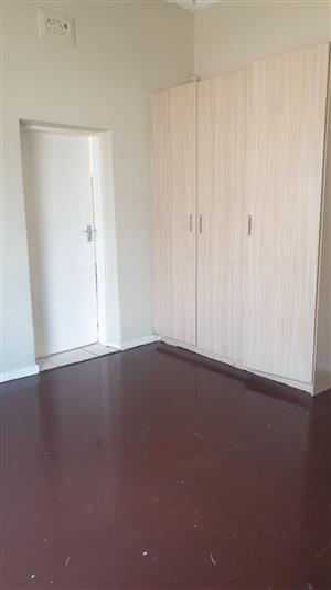 One bedroom cottage with separate living room to rent in Highalnds north