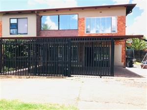 Townhouse For Sale in Roseacres