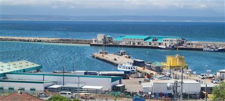 Stunning 3-Bedroom Double-Story Apartment with Spectacular Harbour Views