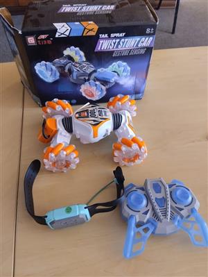 REMOTE CONTROL TWIST STUNT CAR