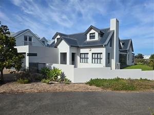 House For Sale in Grotto Bay