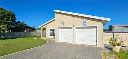 Warm and Inviting 3-Bedroom Home in Peaceful Franskraal