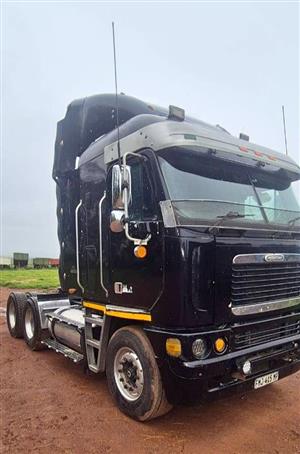 2002, 475 ISX Freightliner, 1.4 mil kms, Daily runner, standing in Middleburg. For sale. Call Jay