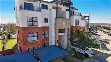 Stunning Modern 2-Bedroom Apartment in Greenstone – Premier Complex
