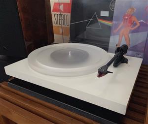 Project Debut Carbon Turntable