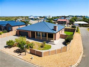 House For Sale in Still Bay West