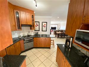 House For Sale in Thatchfield Manor